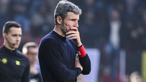 Bỉ của Van Bommel sẽ đá với sơ đồ 4-3-3